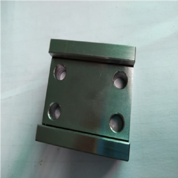  Customize  CNC  positioning plate molded parts specialists	