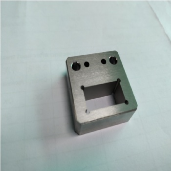  CNC machining boring flat molded parts defects	